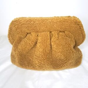 THEMOIRE -Clutch/Crossbody Bio Recycled faux-fur cluth - bag camel color